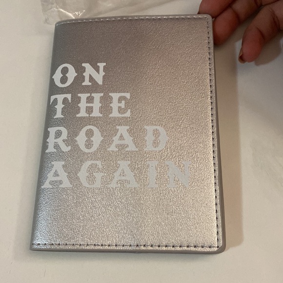 Passport Holder and Bag Tag - Silver - Picture 2 of 3